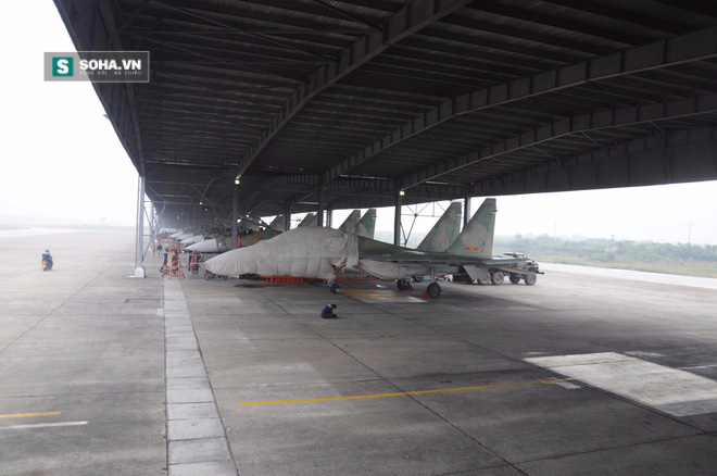 Sân bay Kép chào đón tiêm kích Su-30MK2 về canh trời Đông Bắc! - Ảnh 1.
