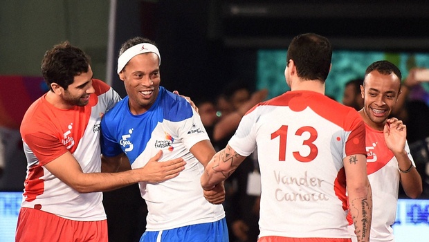 Ronaldinho tái xuất xuất thần, khuynh đảo sân đấu mới - Ảnh 1.