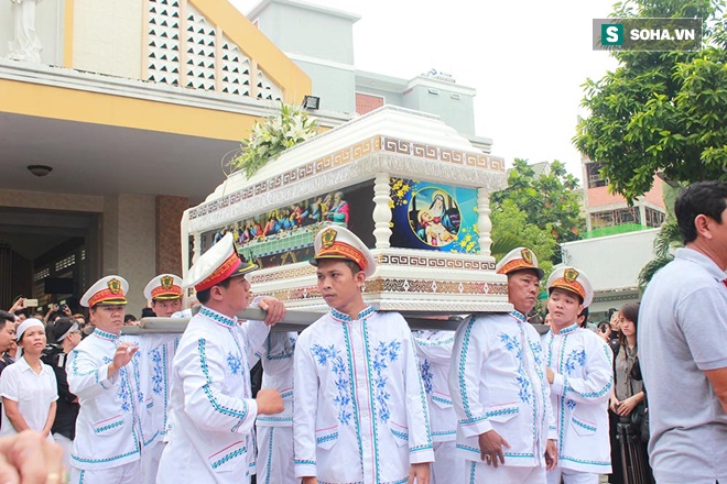 Trực Tiếp: Cha già gần 100 tuổi khóc nấc vẫy tay chào vĩnh biệt Minh Thuận - Ảnh 12. Trực Tiếp: Cha già gần 100 tuổi khóc nấc vẫy tay chào vĩnh biệt Minh Thuận - Ảnh 12.