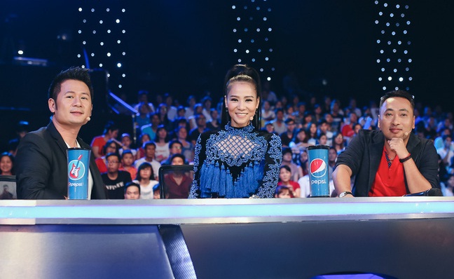 Vietnam Idol: MC Phan Anh trố mắt trước hành động lạ của Thu Minh - Ảnh 2.