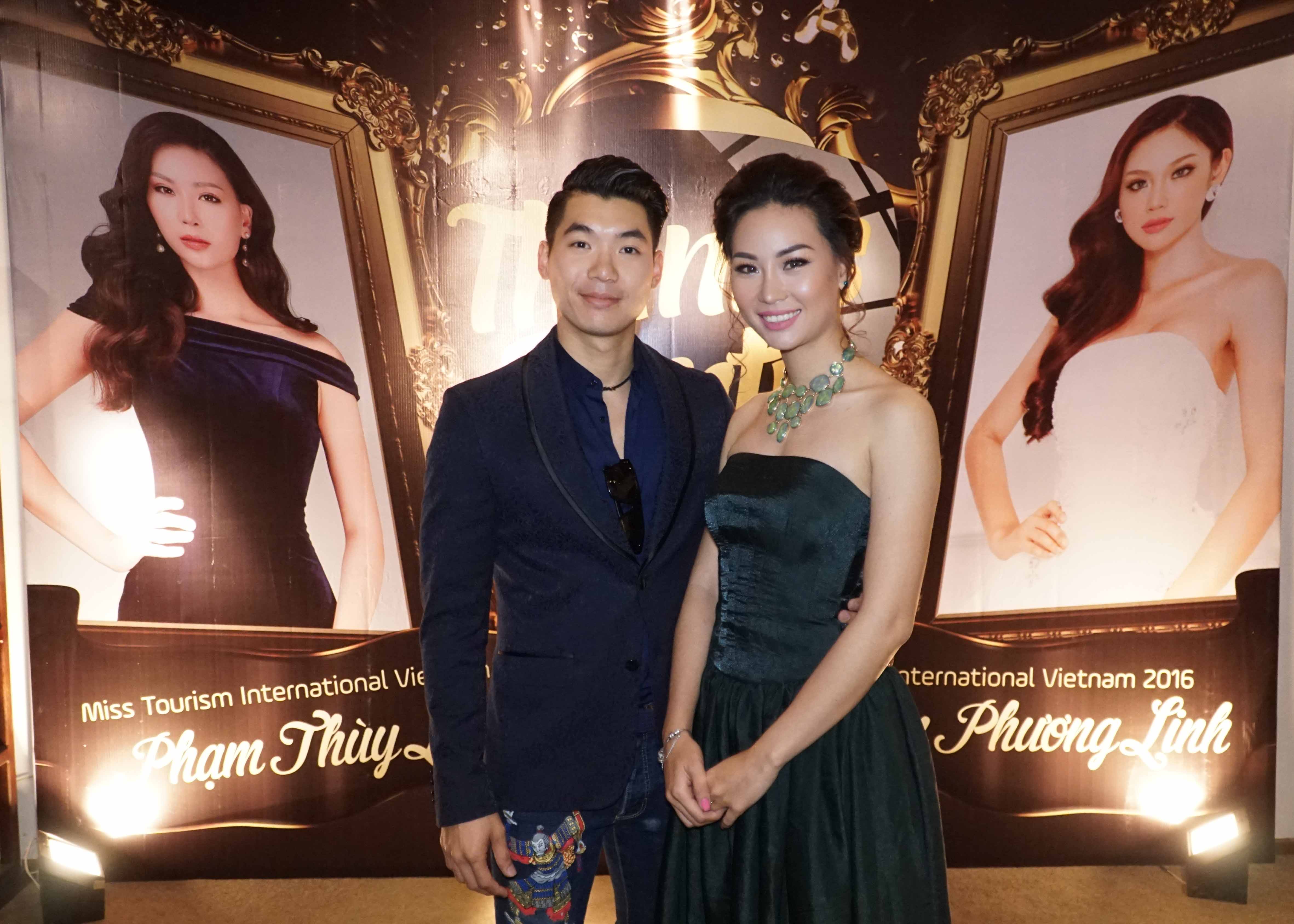 Vượt qua sự cấm đoán, Trương Nam Thành quỳ gối cầu hôn bạn gái - Ảnh 2. Vượt qua sự cấm đoán, Trương Nam Thành quỳ gối cầu hôn bạn gái - Ảnh 2.