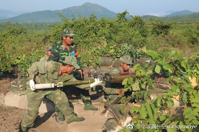 Hình ảnh tập trận DT-17 của Việt Nam xuất hiện trên mạng Trung Quốc - Ảnh 2. Hình ảnh tập trận DT-17 của Việt Nam xuất hiện trên mạng Trung Quốc - Ảnh 2.