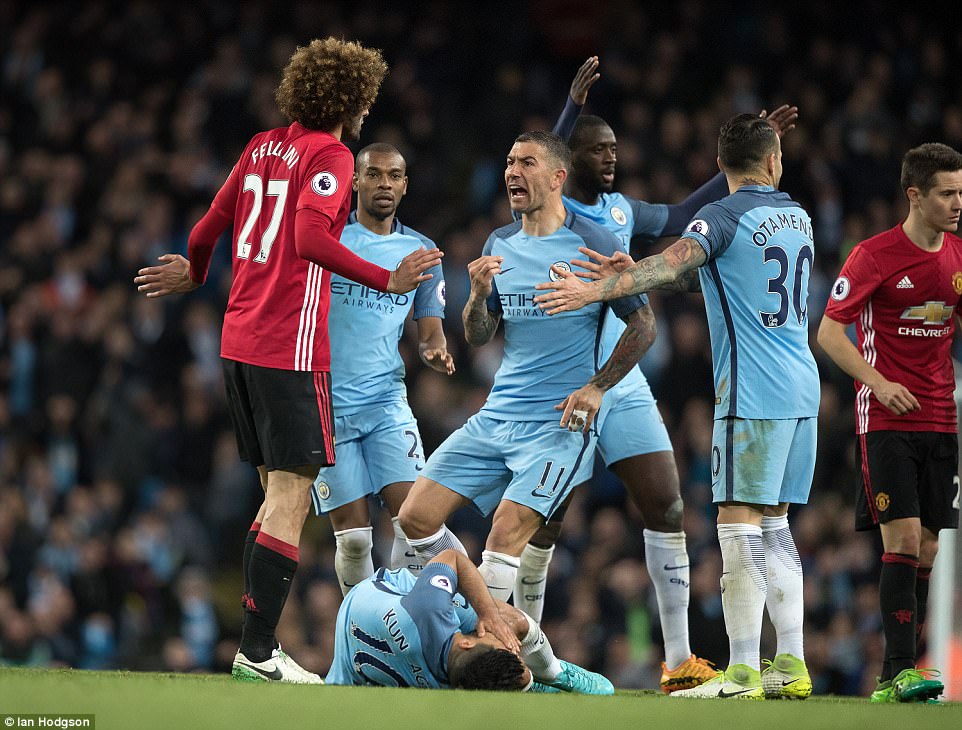 Mourinho giở bài mỉa mai đối thủ sau khi học trò bị đuổi khỏi sân - Ảnh 1. Mourinho giở bài mỉa mai đối thủ sau khi học trò bị đuổi khỏi sân - Ảnh 1.
