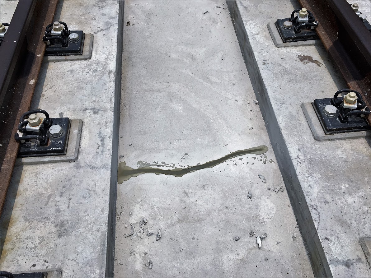 Cận cảnh những vết nứt tại dự án đường sắt trên cao Cát Linh - Hà Đông - Ảnh 4. Cận cảnh những vết nứt tại dự án đường sắt trên cao Cát Linh - Hà Đông - Ảnh 4.