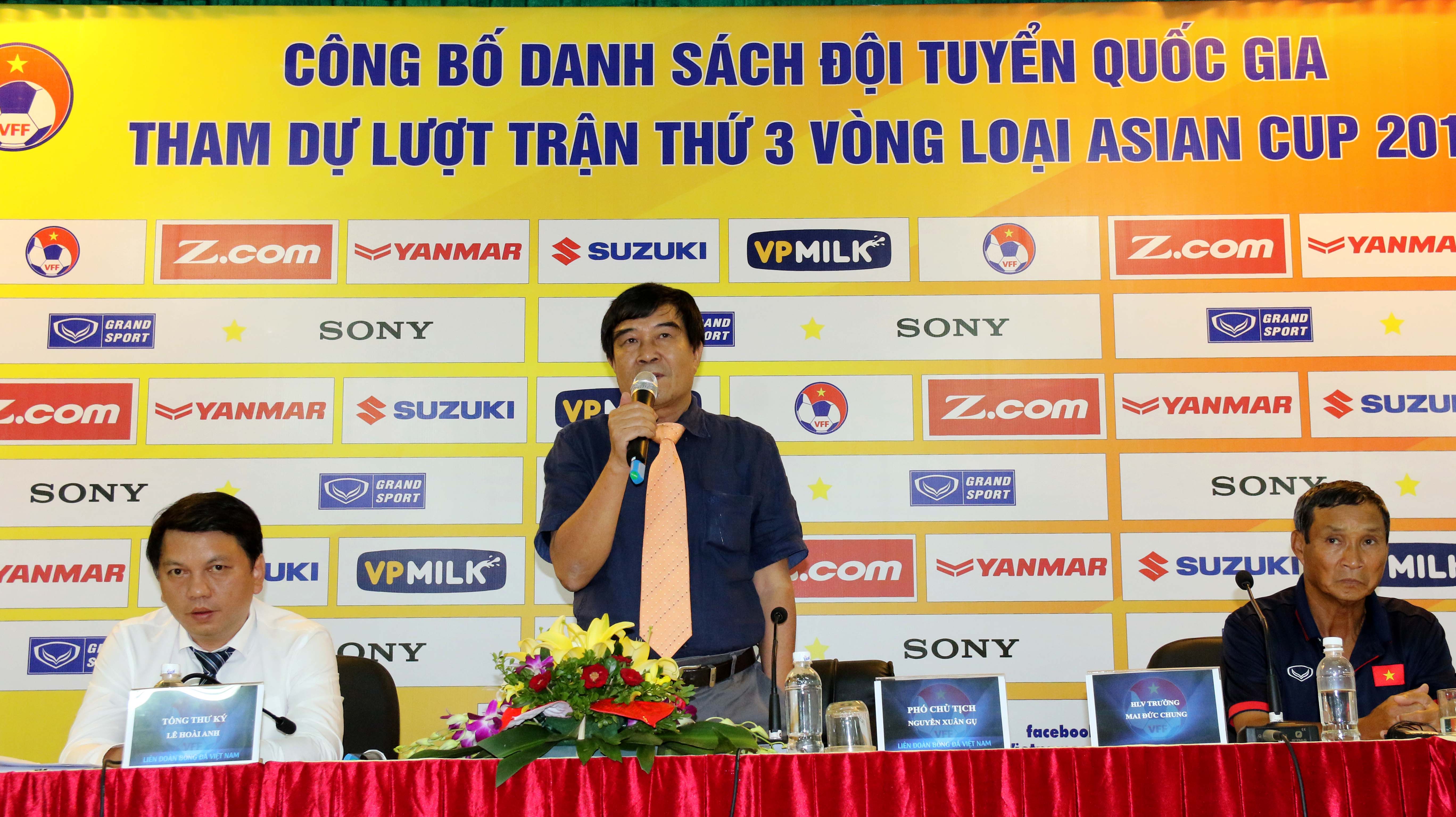 Sếp lớn VFF liên tục tấn công ông Mai Đức Chung giữa buổi họp báo - Ảnh 4. Sếp lớn VFF liên tục tấn công ông Mai Đức Chung giữa buổi họp báo - Ảnh 4.