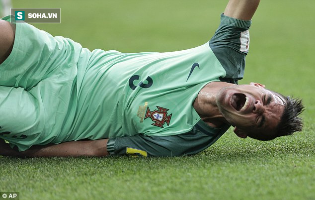 Ronaldo lên cơn điên, Bồ Đào Nha nhẹ nhàng hạ gục chủ nhà - Ảnh 13.