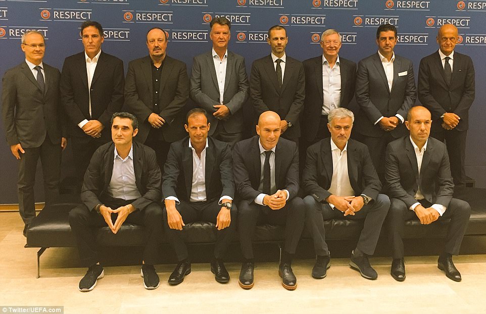 Sir Alex tội nghiệp Liverpool, khen Mourinho công khai ở Tọa đàm HLV xuất sắc nhất - Ảnh 2. Sir Alex tội nghiệp Liverpool, khen Mourinho công khai ở Tọa đàm HLV xuất sắc nhất - Ảnh 2.