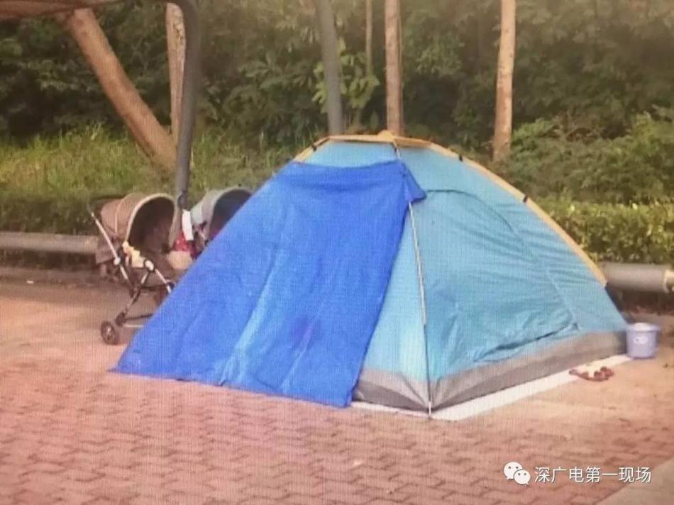 Khởi nghiệp thất bại, vợ chồng trẻ học thức cao đem con ra vỉa hè ở, quyết không xin việc - Ảnh 2. Khởi nghiệp thất bại, vợ chồng trẻ học thức cao đem con ra vỉa hè ở, quyết không xin việc - Ảnh 2.