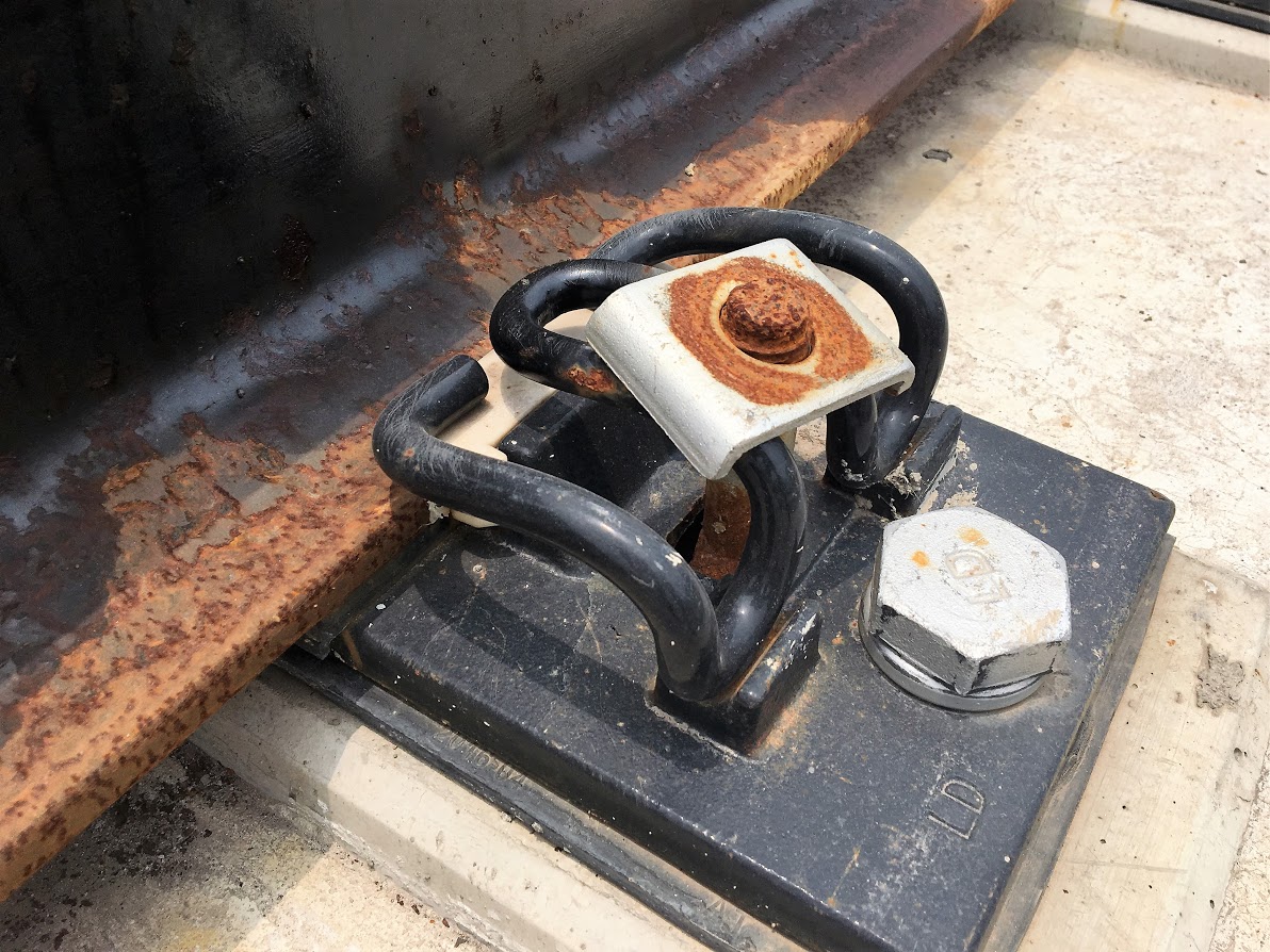 Cận cảnh những vết nứt tại dự án đường sắt trên cao Cát Linh - Hà Đông - Ảnh 8. Cận cảnh những vết nứt tại dự án đường sắt trên cao Cát Linh - Hà Đông - Ảnh 8.