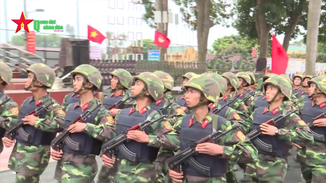 Hình ảnh tập trận DT-17 của Việt Nam xuất hiện trên mạng Trung Quốc - Ảnh 7.