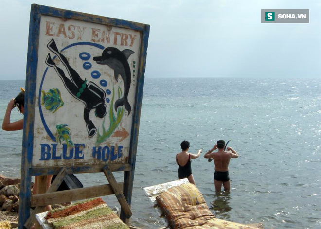 Hố nước chết chóc vùi xác nhiều thợ lặn nhất thế giới: Dahab Blue Hole! - Ảnh 2.