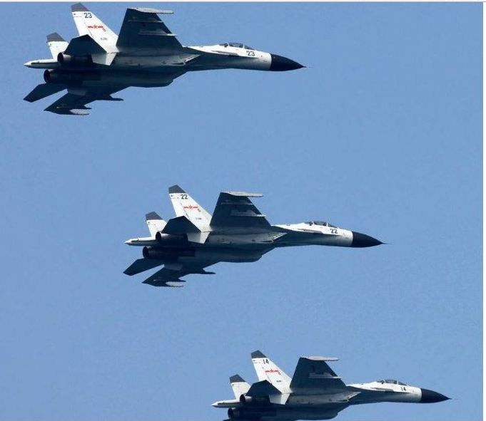 TQ dọa xua đoàn quân hùng hậu đón tiếp nhiệt tình sát thủ săn ngầm Izumo Nhật ở Biển Đông - Ảnh 1. TQ dọa xua đoàn quân hùng hậu đón tiếp nhiệt tình sát thủ săn ngầm Izumo Nhật ở Biển Đông - Ảnh 1.