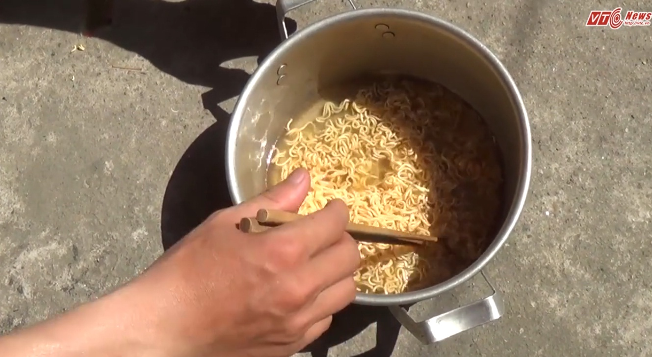 Hình ảnh giật mình về đợt nắng nóng kỷ lục đang diễn ra - Ảnh 2. Hình ảnh giật mình về đợt nắng nóng kỷ lục đang diễn ra - Ảnh 2.