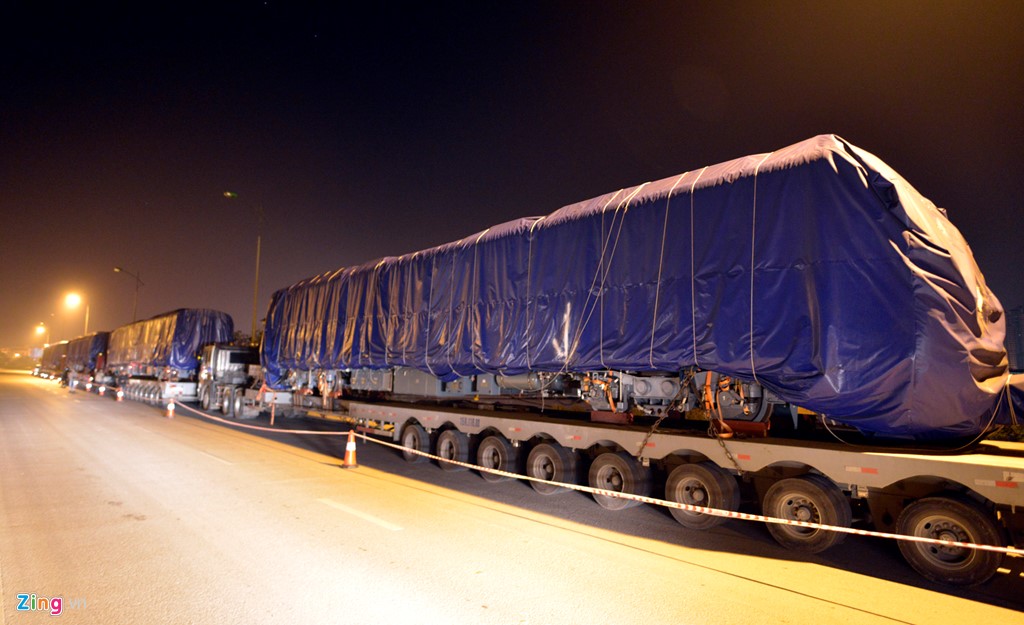 Toa tàu, đầu máy đường sắt trên cao về Hà Nội lúc nửa đêm - Ảnh 1. Toa tàu, đầu máy đường sắt trên cao về Hà Nội lúc nửa đêm - Ảnh 1.