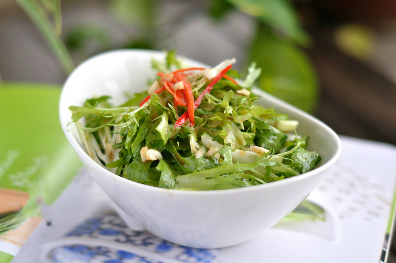 Đây là lý do vì sao cải cúc được gọi là Rau Hoàng đế - Ảnh 1. Đây là lý do vì sao cải cúc được gọi là Rau Hoàng đế - Ảnh 1.