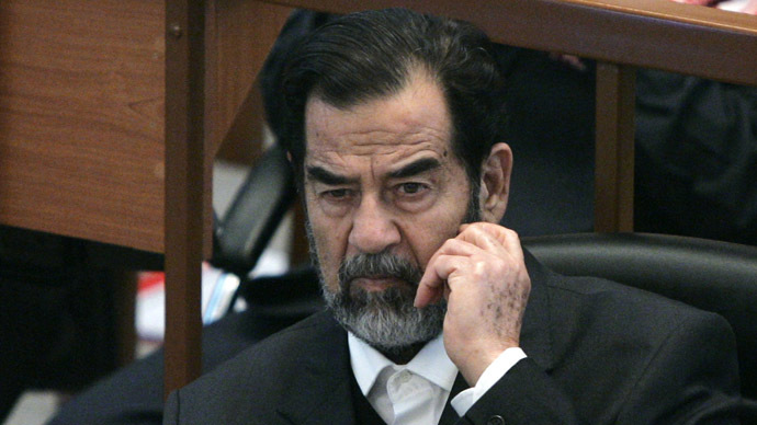 Những giây phút cuối cùng của Saddam Hussein trước khi bước lên giá treo cổ - Ảnh 7. Những giây phút cuối cùng của Saddam Hussein trước khi bước lên giá treo cổ - Ảnh 7.