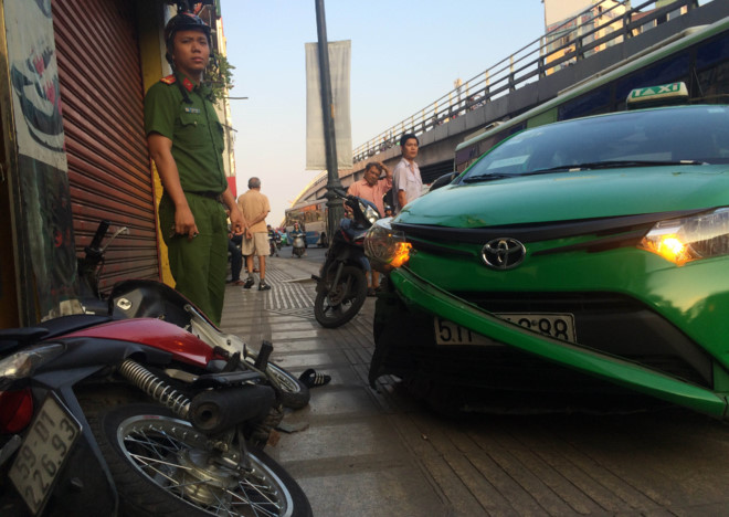 Tài xế lái taxi tông tên cướp ở Sài Gòn: Con gái gọi tôi là soái ca - Ảnh 1.