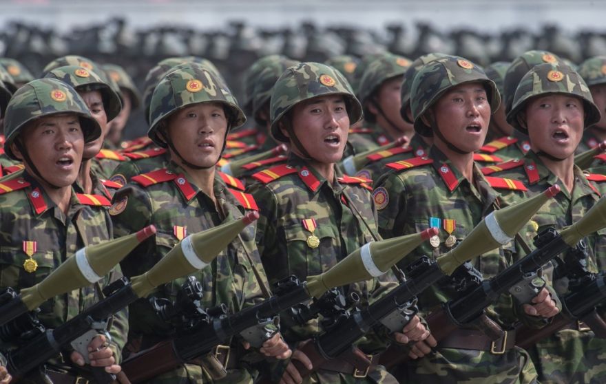 Chuyên gia Mỹ phát hiện một loạt đồ giả trong cuộc duyệt binh Triều Tiên - Ảnh 3. Chuyên gia Mỹ phát hiện một loạt đồ giả trong cuộc duyệt binh Triều Tiên - Ảnh 3.