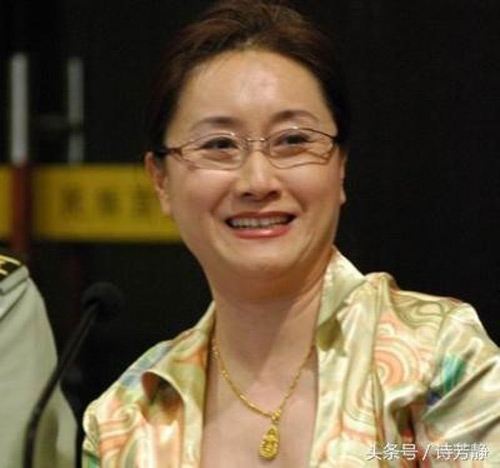 Chân dung người phụ nữ ngậm đắng 14 năm vì thói trăng hoa của vua võ thuật Hong Kong - Ảnh 2.