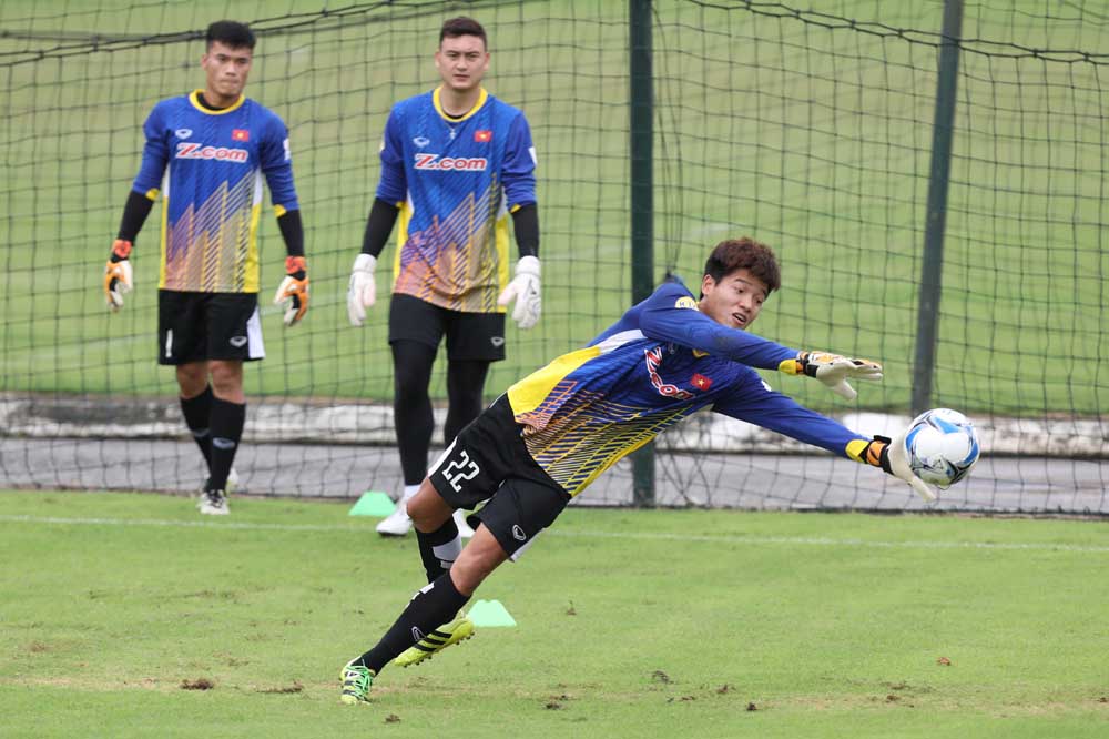 Dùng hay gạt Công Phượng: Dấu hỏi lớn cho cascadeur Mai Đức Chung - Ảnh 1. Dùng hay gạt Công Phượng: Dấu hỏi lớn cho cascadeur Mai Đức Chung - Ảnh 1.