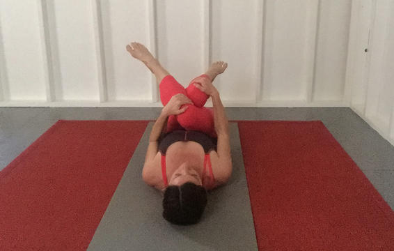 6 tư thế yoga giúp giảm đau hông hiệu quả mà vô cùng đơn giản để thực hiện - Ảnh 2.