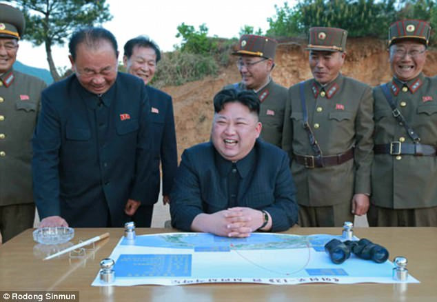 Triều Tiên công bố video tên lửa mới có thể chở đầu đạn hạt nhân - Ảnh 5.