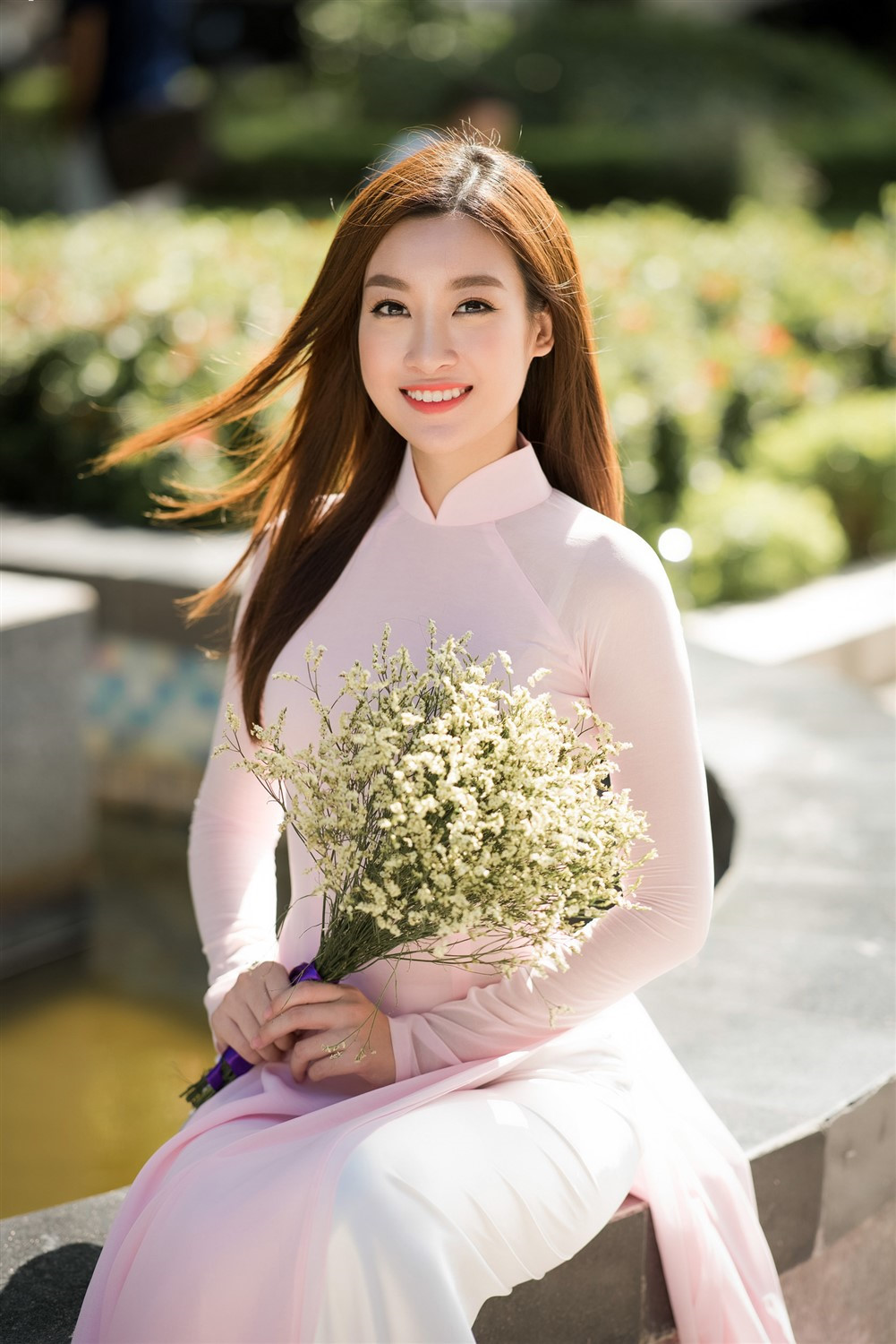 Đỗ Mỹ Linh bất ngờ thăng hạng ngoạn mục, đứng đầu bình chọn Miss World 2017 - Ảnh 4. Đỗ Mỹ Linh bất ngờ thăng hạng ngoạn mục, đứng đầu bình chọn Miss World 2017 - Ảnh 4.