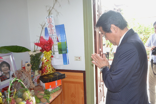 Đại sứ Nhật Bản đến gia đình bé gái người Việt bị sát hại nói lời xin lỗi - Ảnh 6.