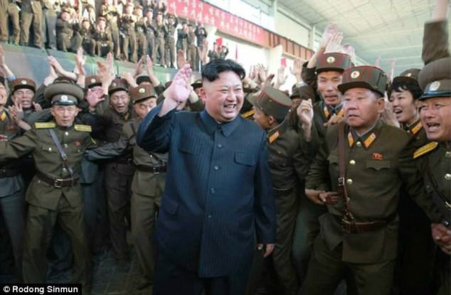 Triều Tiên công bố video tên lửa mới có thể chở đầu đạn hạt nhân - Ảnh 7.