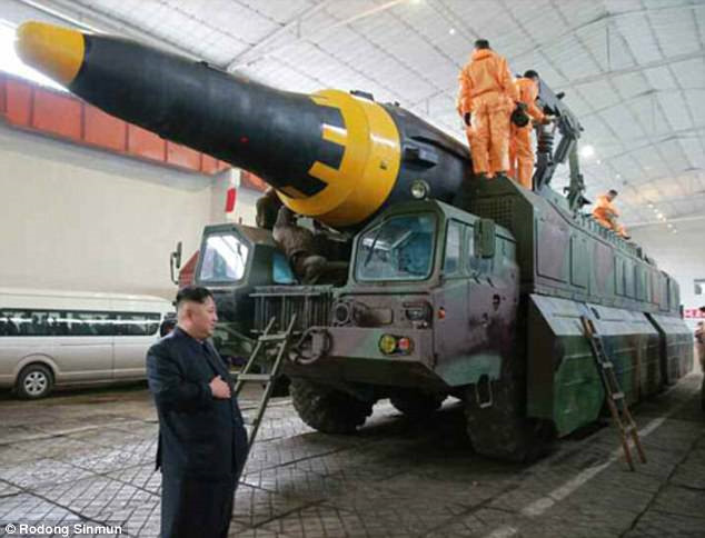 Triều Tiên công bố video tên lửa mới có thể chở đầu đạn hạt nhân - Ảnh 9.