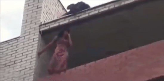 Đạp thẳng mặt nữ sinh ngồi trên lan can định tự tử, anh lính cứu hỏa khiến netizen Hàn dậy sóng - Ảnh 9.
