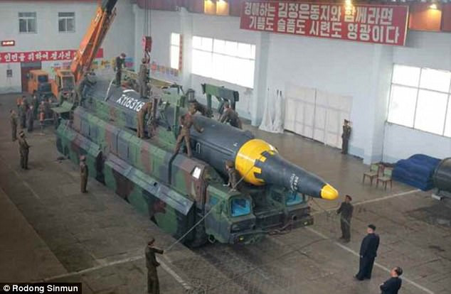Triều Tiên công bố video tên lửa mới có thể chở đầu đạn hạt nhân - Ảnh 10.
