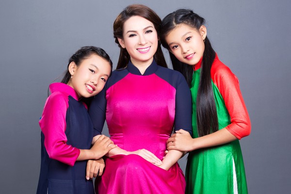 Phi Nhung: Không lấy chồng, cực nhọc mua nhà cho 5 con riêng của mẹ và chăm sóc 17 con nuôi - Ảnh 7 Phi Nhung: Không lấy chồng, cực nhọc mua nhà cho 5 con riêng của mẹ và chăm sóc 17 con nuôi - Ảnh 7