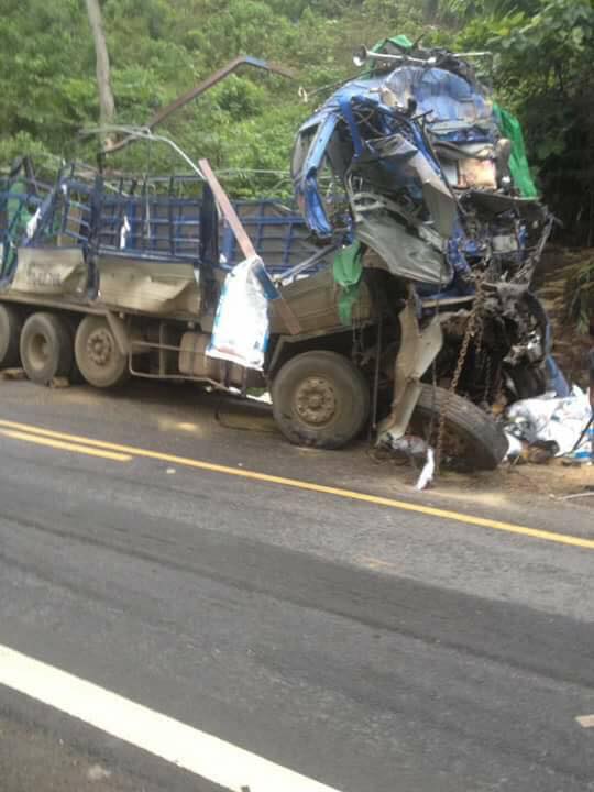 Người sống sót duy nhất vụ xe tải đâm vào núi: Người dân mang cả công nông đến hôi của - Ảnh 2.