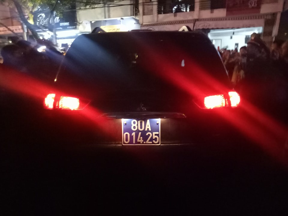 Công an khám xét nhà của đại gia Vũ nhôm - Ảnh 8. Công an khám xét nhà của đại gia Vũ nhôm - Ảnh 8.