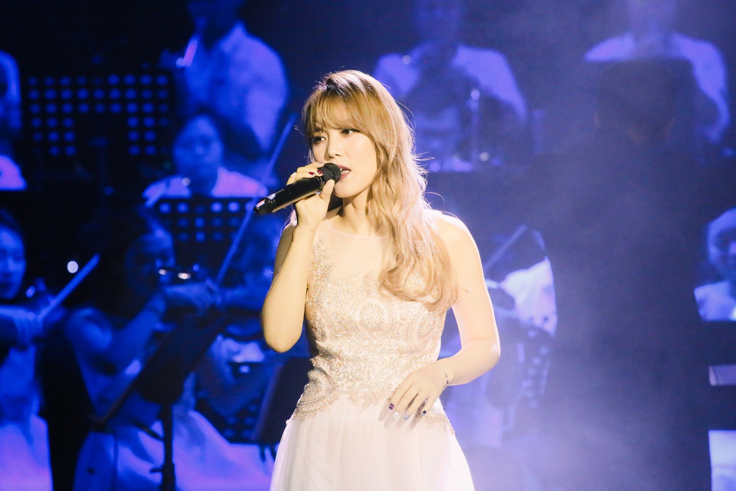 Trấn Thành, Hari Won đột ngột ra Hà Nội đúng 1 đêm, chỉ để nghe So Hyang bắn phá nốt cao - Ảnh 1. Trấn Thành, Hari Won đột ngột ra Hà Nội đúng 1 đêm, chỉ để nghe So Hyang bắn phá nốt cao - Ảnh 1.