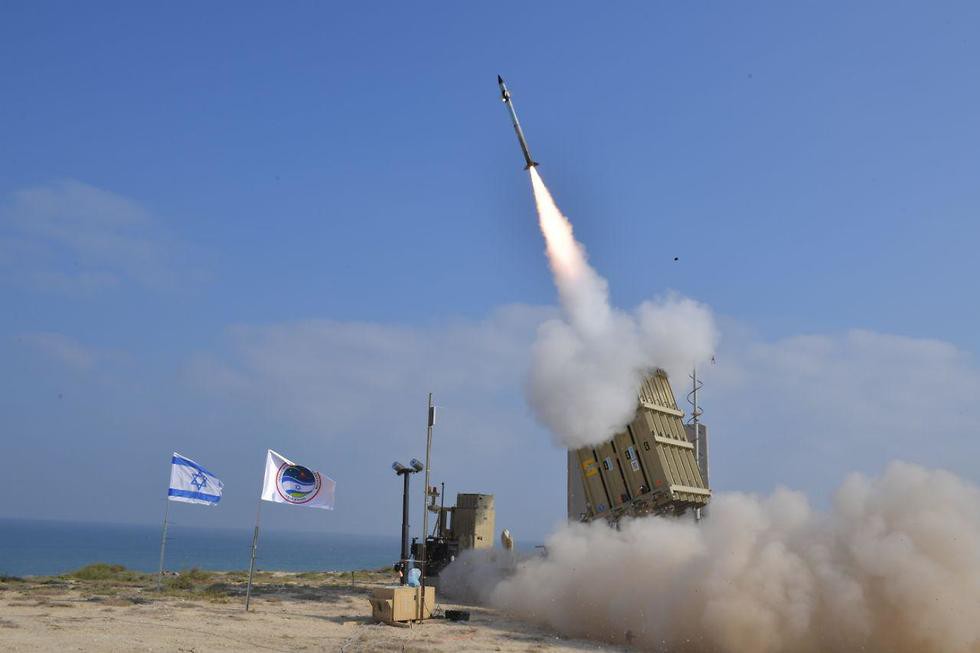 NÓNG: Israel bị tấn công - Báo động khẩn cấp phòng không, kích hoạt Mật mã Đỏ - Ảnh 1. NÓNG: Israel bị tấn công - Báo động khẩn cấp phòng không, kích hoạt Mật mã Đỏ - Ảnh 1.
