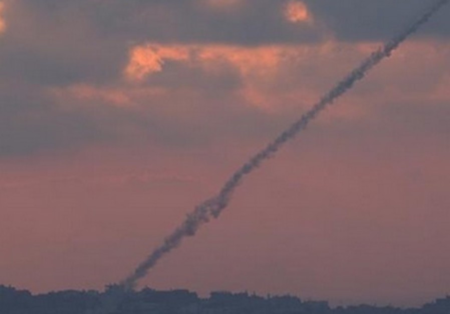 NÓNG: Israel bị tấn công - Báo động khẩn cấp phòng không, kích hoạt Mật mã Đỏ - Ảnh 3. NÓNG: Israel bị tấn công - Báo động khẩn cấp phòng không, kích hoạt Mật mã Đỏ - Ảnh 3.
