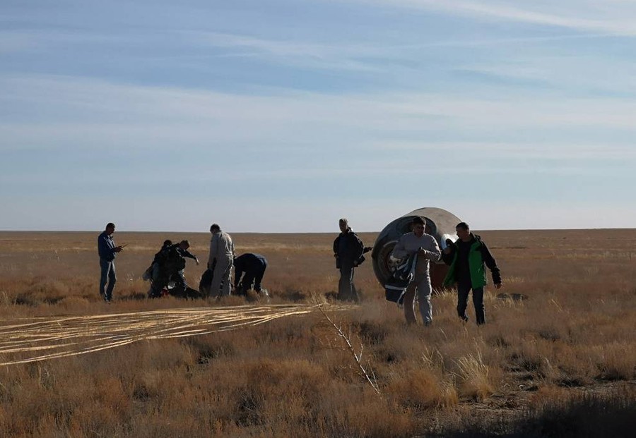 Giây phút bàng hoàng ở Trung tâm vũ trụ Nga: Tàu Soyuz gặp tai nạn! - Ảnh 3. Giây phút bàng hoàng ở Trung tâm vũ trụ Nga: Tàu Soyuz gặp tai nạn! - Ảnh 3.