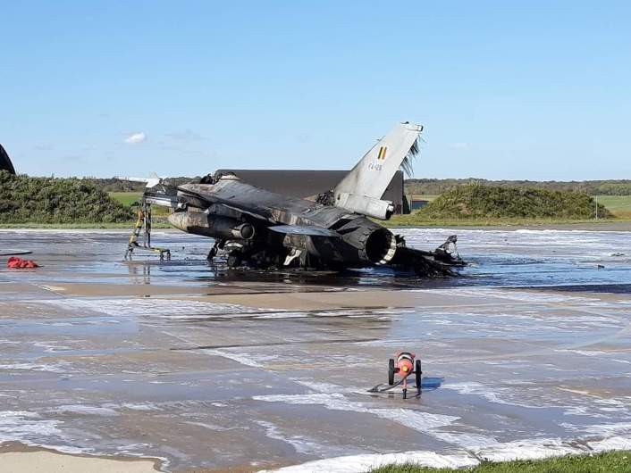 Lộ nguyên nhân bất ngờ khiến 2 F-16 Bỉ nổ tung: Quân ta bắn quân mình ngay trên mặt đất - Ảnh 2. Lộ nguyên nhân bất ngờ khiến 2 F-16 Bỉ nổ tung: Quân ta bắn quân mình ngay trên mặt đất - Ảnh 2.