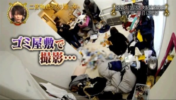 Cuộc sống trong căn phòng 10 mét vuông, ngập rác thải của hotgirl vạn người mê Nhật Bản - Ảnh 10.