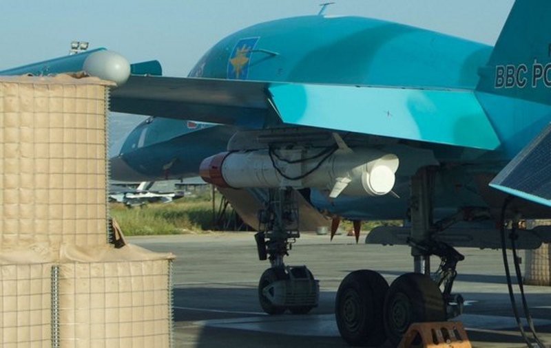 Su-34 mang vũ khí chết chóc ở Syria: Nga sẵn sàng chơi lớn, tất tay, diệt tàu sân bay Mỹ - Ảnh 2. Su-34 mang vũ khí chết chóc ở Syria: Nga sẵn sàng chơi lớn, tất tay, diệt tàu sân bay Mỹ - Ảnh 2.