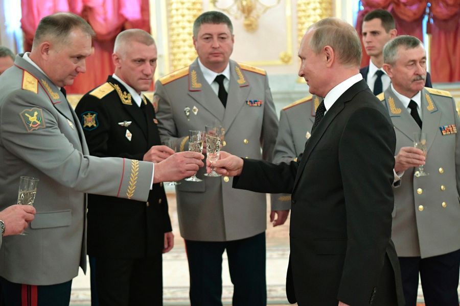 NATO vừa khoe cơ bắp, TT Putin lập tức tuyên bố vũ khí mới của Nga không có đối thủ - Ảnh 1. NATO vừa khoe cơ bắp, TT Putin lập tức tuyên bố vũ khí mới của Nga không có đối thủ - Ảnh 1.