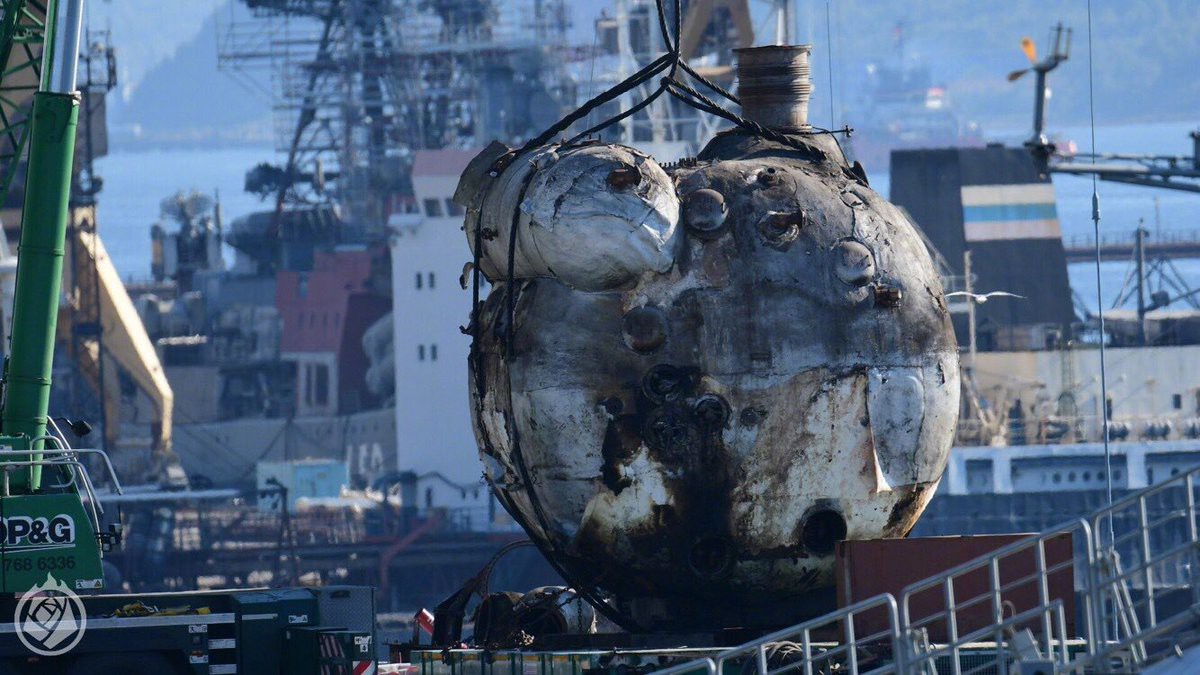 NÓNG: Video mới nhất thảm họa chìm đốc nổi chứa tàu sân bay Kuznetsov Nga - Ảnh 3. NÓNG: Video mới nhất thảm họa chìm đốc nổi chứa tàu sân bay Kuznetsov Nga - Ảnh 3.