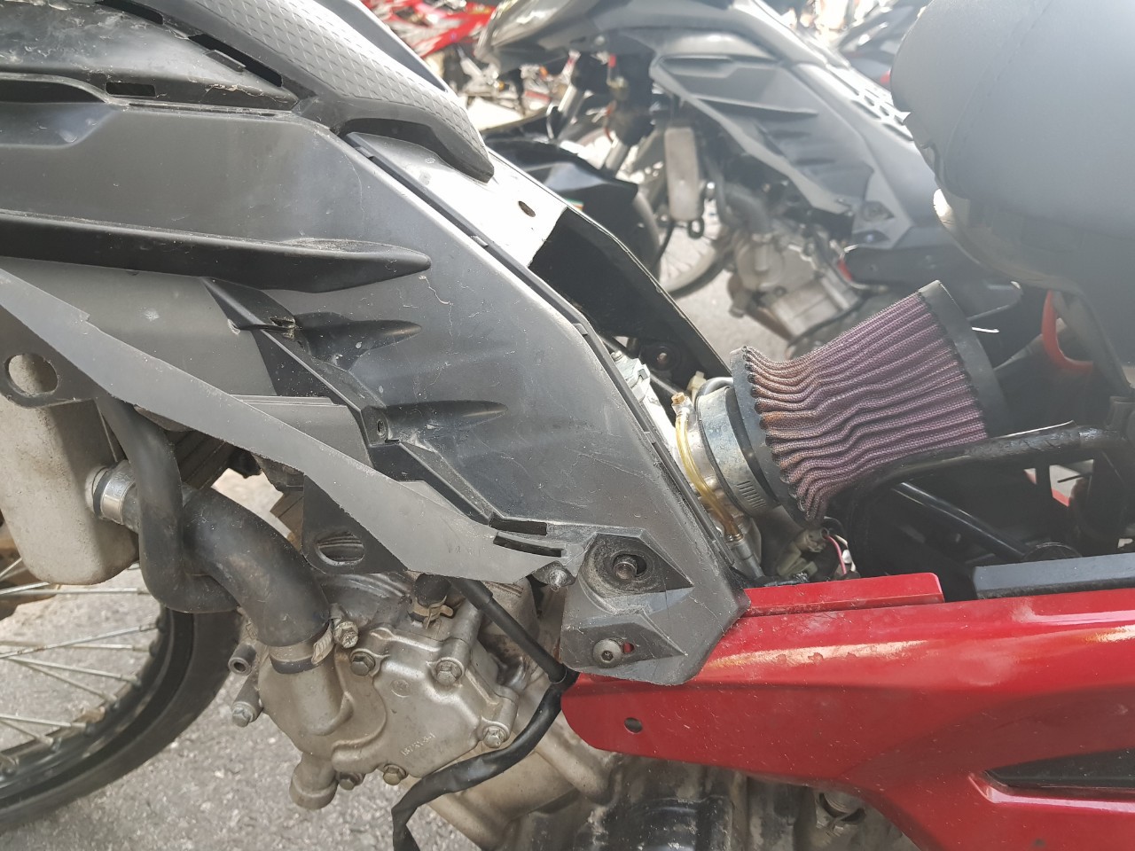 Cần Thơ: Cảnh sát vây bắt gần trăm thanh niên tham gia cổ vũ, đua xe trên quốc lộ - ảnh 3 Cảnh sát vây bắt gần trăm thanh niên tham gia cổ vũ, đua xe trên quốc lộ 1 - Ảnh 5.