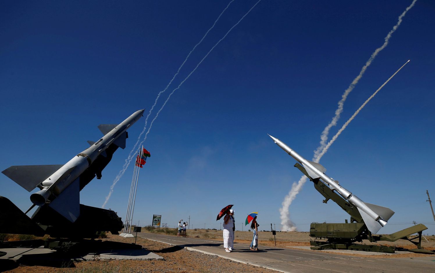 TT Putin và quả đấm thép S-300: Thách thức bất kỳ nước nào dám xâm phạm lãnh thổ Syria! - Ảnh 2. TT Putin và quả đấm thép S-300: Thách thức bất kỳ nước nào dám xâm phạm lãnh thổ Syria! - Ảnh 2.