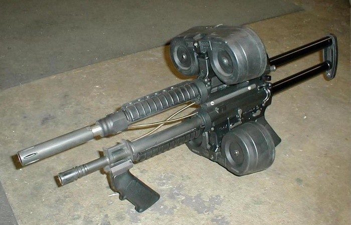 Chiêm ngưỡng súng trường hai nòng Siamese M16 siêu độc đáo - Ảnh 2. Chiêm ngưỡng súng trường hai nòng Siamese M16 siêu độc đáo - Ảnh 2.