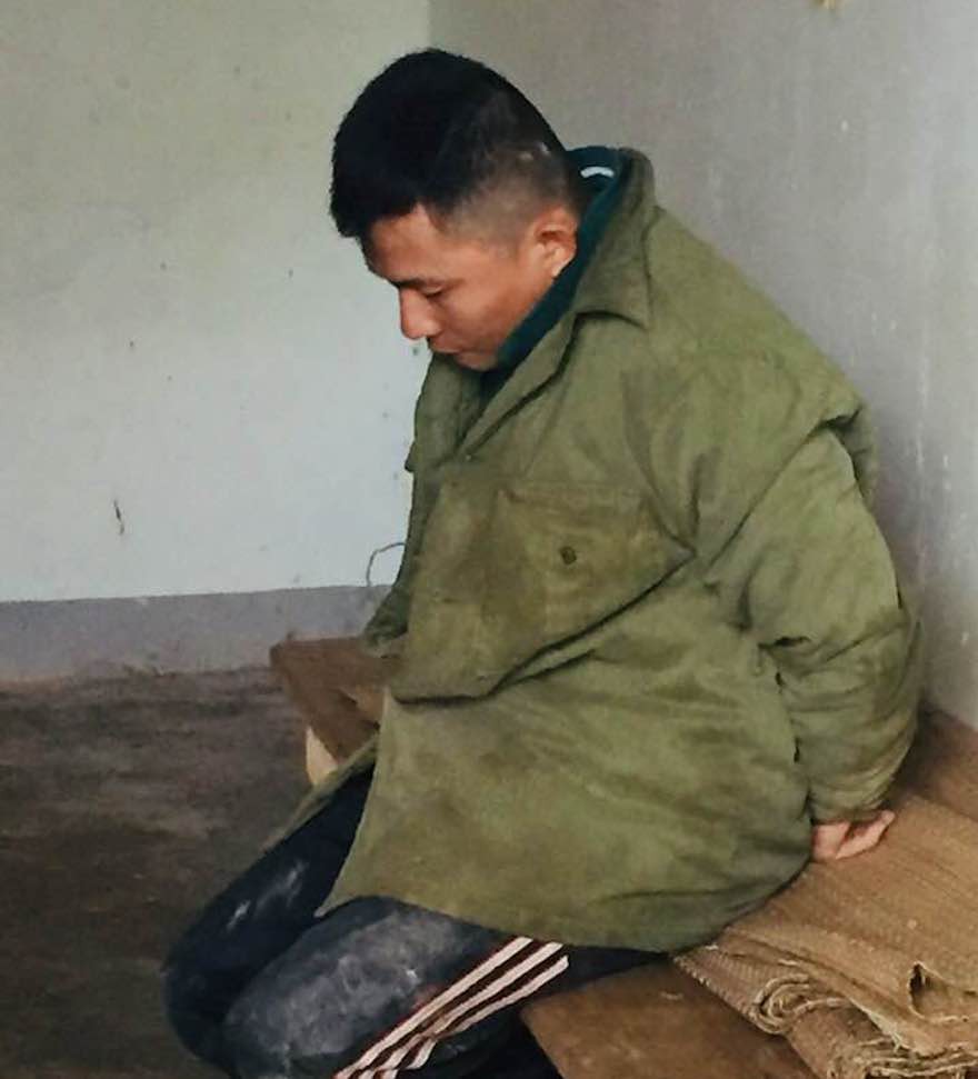 Mang dao kiếm đi trộm chó, 2 cẩu tặc bị dân vây đánh nhừ tử - ảnh 2 Mang dao kiếm đi trộm chó, 2 cẩu tặc bị dân vây đánh nhừ tử - Ảnh 1.