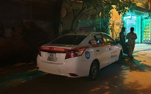 Đã tìm ra đối tượng lái xe Mazda CX5 bắn súng, chèn xe qua người lái taxi - Ảnh 1.