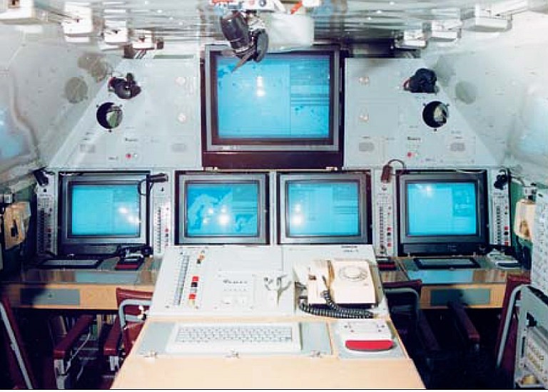 Lộ nội thất tên lửa S-300 Syria và khí tài mới, Nga chưa từng xuất khẩu: Hàng độc và xịn - Ảnh 2. Lộ nội thất tên lửa S-300 Syria và khí tài mới, Nga chưa từng xuất khẩu: Hàng độc và xịn - Ảnh 2.